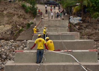 Presidente supervisa inicio de trabajos de puente vehicular en Jocotán, Chiquimula