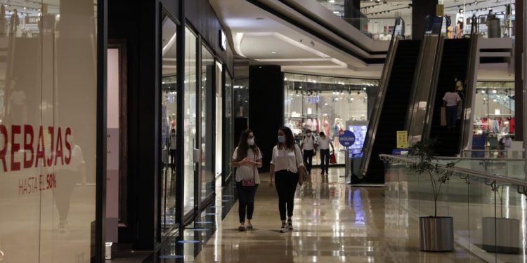 Modifican horario de funcionamiento de centros comerciales y tiendas