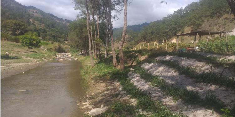 Implementan plan de restauración y conservación del río Caquil