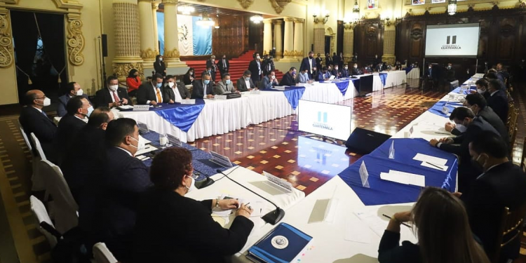 Jefes de bloque apoyan aprobación de urgencia nacional de iniciativa para compra de vacunas