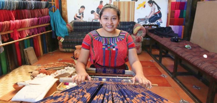 Capacitan a más de 3 mil jóvenes sobre derechos de los pueblos indígenas