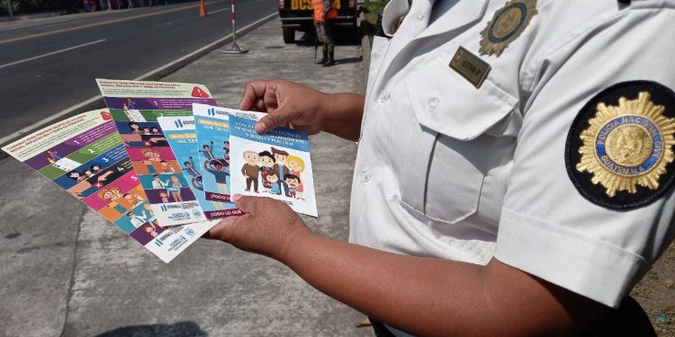 PNC mantiene acercamientos con la población para destacar la importancia de denunciar cualquier hecho de violencia