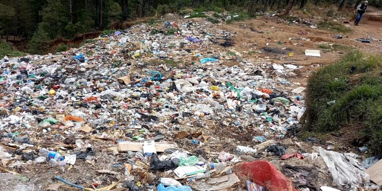 Quetzaltenango: Verifican manejo de residuos en vertedero municipal y presentan denuncia