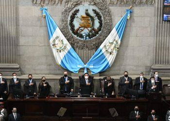 Congreso celebra sesión solemne y recibe Primer Informe de Gobierno