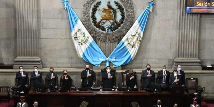 Congreso celebra sesión solemne y recibe Primer Informe de Gobierno