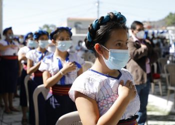 Población estudiantil de San Pedro Yepocapa recibe nueva escuela