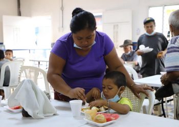 Titular de la cartera, Raúl Romero, resalta los esfuerzos en la atención de los guatemaltecos en los 62 comedores sociales que funcionan en el país.