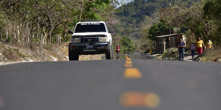 Jornada presidencial: Gobierno fortalece red vial en el interior del país
