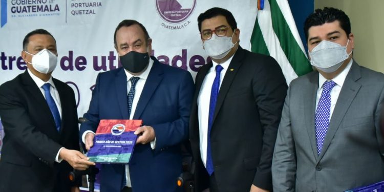 Portuaria Quetzal entrega utilidades de 2020 a municipalidades de Escuintla