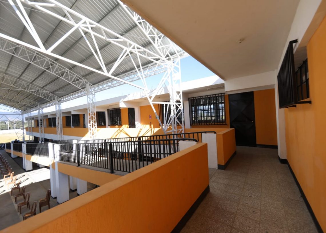 Presidente inaugura instituto en San Mateo,