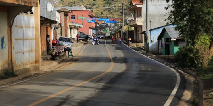 La nueva carretera en San Juan Ostuncalco ayuda al transporte de cultivos
