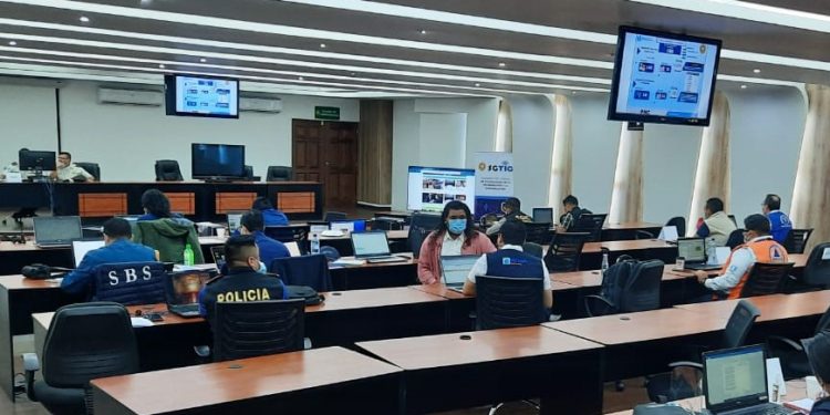 Guatemala instala centro de mando por ingreso de migrantes