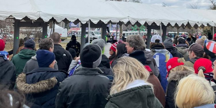 Disturbios en EE. UU.: Simpatizantes de Trump irrumpen en el Capitolio