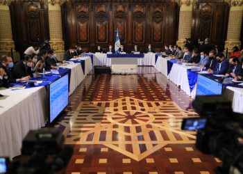 Gobierno expone ante jefes de bloque del Congreso iniciativa para compra de vacunas COVID-19