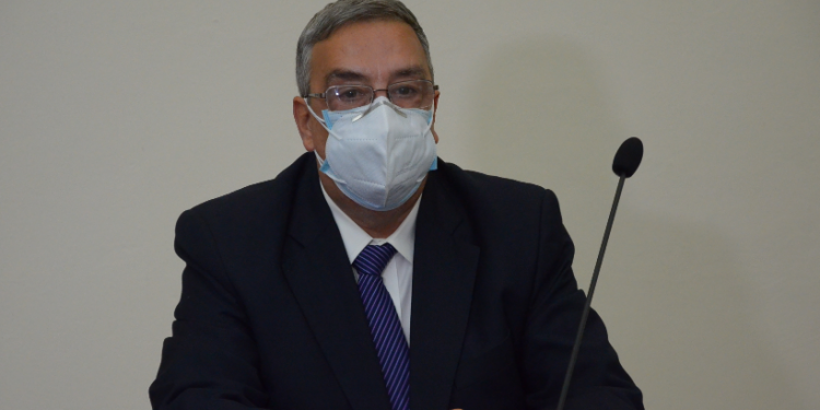 Francisco Coma, viceministro de Hospitales, informa de la situación actual de los nosocomios para atención a pacientes COVID-19./Foto: Archivo.