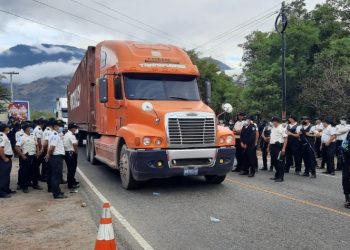 Tránsito vehicular empieza a fluir en Río Hondo