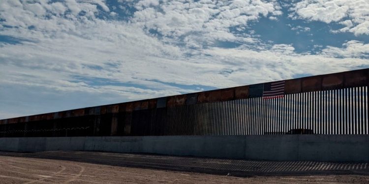 Biden frena construcción de muro fronterizo