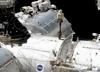 NASA transmite en directo la caminata espacial realizada por dos astronautas