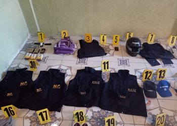Localizan chalecos antibalas, armas y municiones en guarida de pandilleros