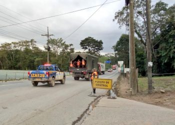Ejército y PNC apoyan acciones para impedir el ingreso irregular de personas al país