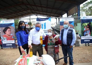 Mides entrega alimentos a población./Foto: Mides.