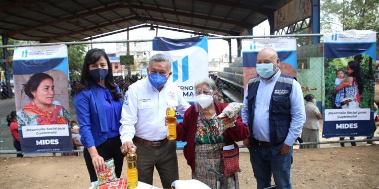 Mides entrega alimentos a población./Foto: Mides.