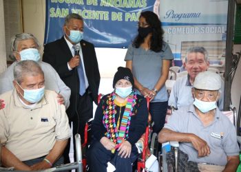 Entregan alimentos a adultos mayores albergados en asilo de la ciudad capital