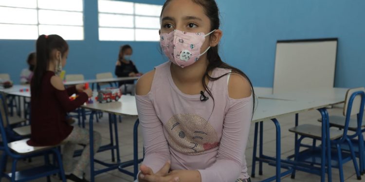 “Estoy entusiasmada por regresar a la escuela nuevamente”, afirma Allison, estudiante de primaria