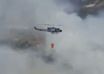 Apoyan vía aérea para apagar incendio en vertedero de la ruta al Pacífico
