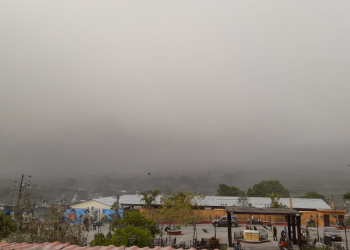 Caída de ceniza en poblados cercanos al volcán de Fuego