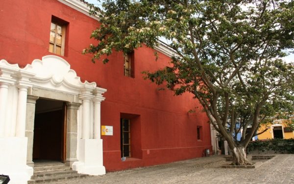 Fotógrafo español muestra su colección de Semana Santa en Guatemala