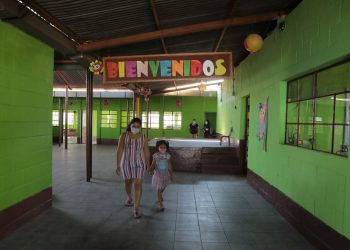 Estudiantes de San José del Golfo se benefician con remozamiento de centros educativos