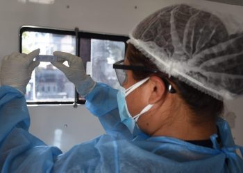 El Ministerio de Salud realiza las pruebas de detección del coronavirus en Guatemala./Foto: MSPAS.