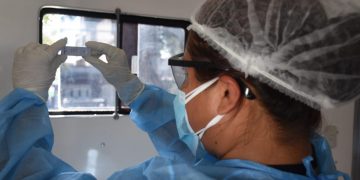 El Ministerio de Salud realiza las pruebas de detección del coronavirus en Guatemala./Foto: MSPAS.