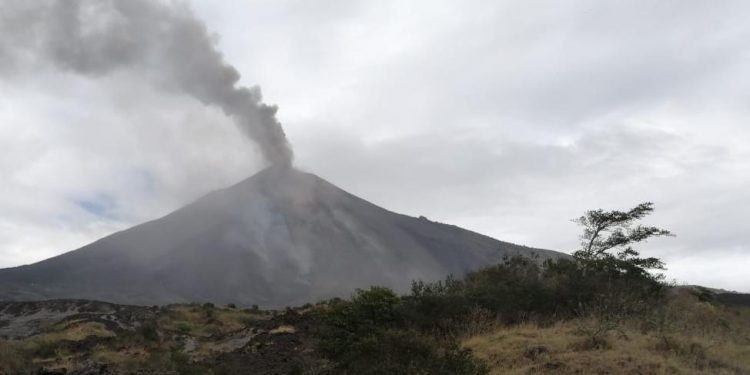 Volcán de Pacaya continúa con nivel alto de actividad, alerta el Insivumeh