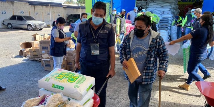 Mides entrega raciones de alimentos a población./Foto: Mides.