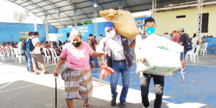 Familias reciben apoyo alimentario por emergencia del COVID-19