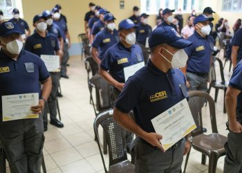 SBS gradúa a 32 agentes especializados en atención integral a los adolescentes