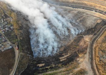 Incendio en vertedero de la ruta al Pacífico