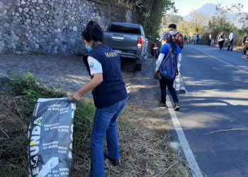 Realizan jornada de limpieza en Panajachel