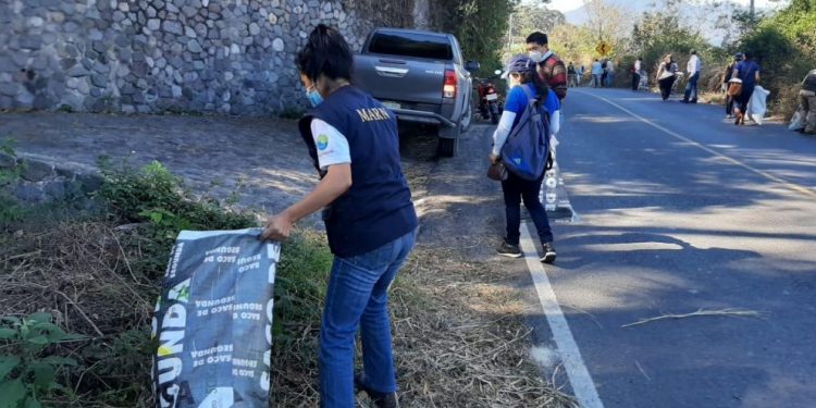 Realizan jornada de limpieza en Panajachel