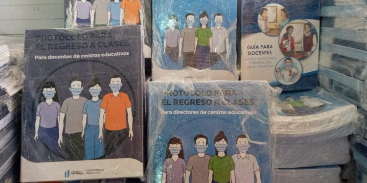 Comienza entrega de más de 275 mil guías y protocolos para el ciclo escolar 2021