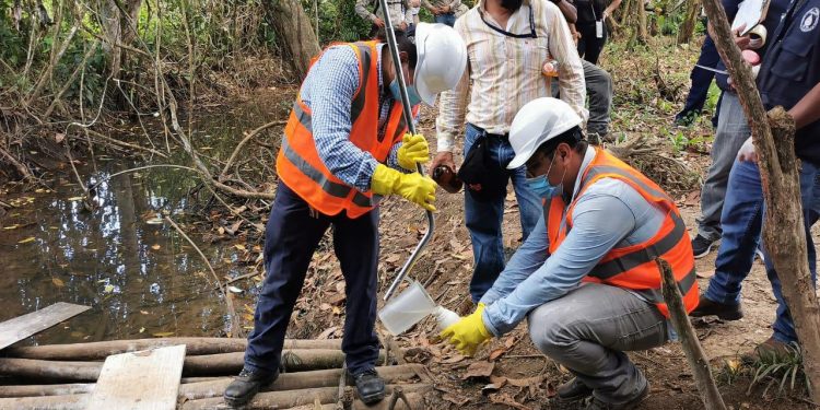 Dan seguimiento a denuncia realizada por derrame de petróleo en Alta Verapaz