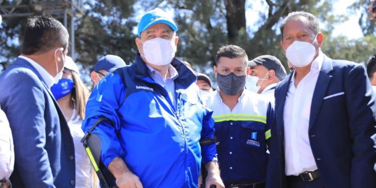 Arrancan trabajos de remozamiento en tramo carretero de Quiché