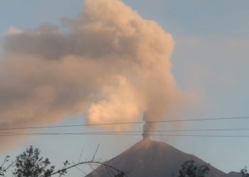volcán de Pacaya en erupción