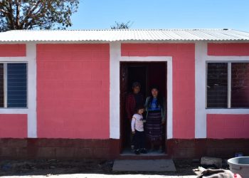 La esperanza llega a la familia Tzoc Menchú con su nuevo hogar
