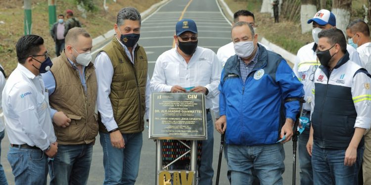 Inauguran carretera a San Juan Gascón