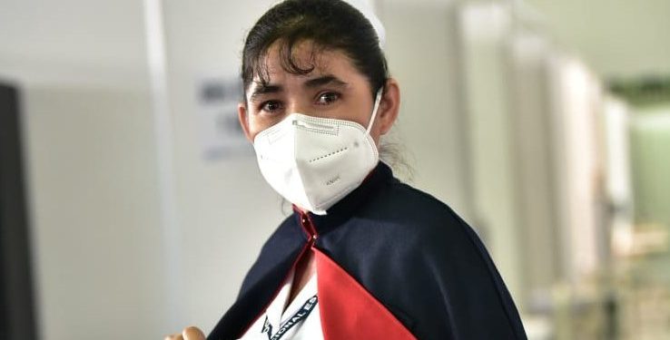 Enfermera es la primera persona en recibir la vacuna contra el COVID-19 en Guatemala