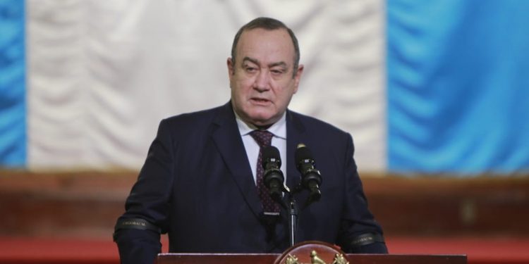 Presidente Giammttei condena robo