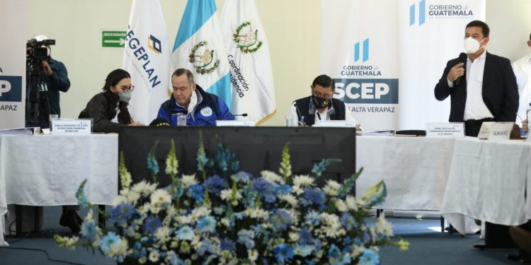 Presidente: “Vamos a iniciar la reconstrucción de Alta Verapaz con 73 viviendas”